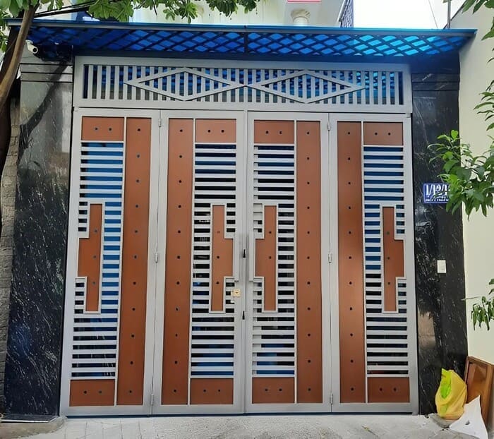 Mẫu cổng sắt 4 cánh phối tấm giả gỗ
