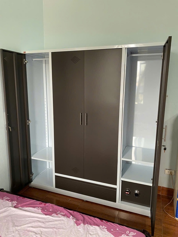 Tủ quần áo sắt sơn tĩnh điện còn xuất hiện phổ biến tại ký túc xá, nhà trọ